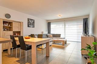 Dit ruime twee slaapkamer appartement te huur in het centrum van Wielsbeke is een echte topper. Het gezellig gelijkvloers appartement werd...