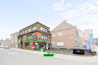 Nabij het station van Melle en op een vlot te bereiken locatie, situeert zich dit handelspand met ruim duplex appartement. Ideaal dus om werk en...