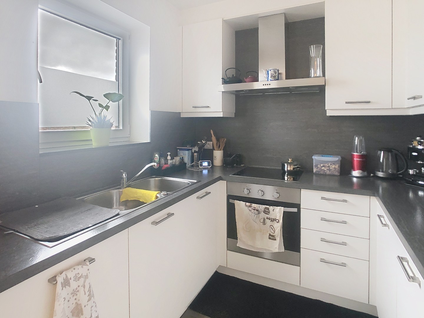 Zeer verzorgd duplex-appartement in centrum Westrozebeke, met tuintje, terras en carport - foto 5