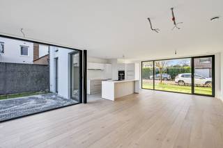 Deze instapklare nieuwbouw woning is gelegen, op een heel rustige locatie (op wandelafstand van het Machinistenpark), aan de Gentse kleine...