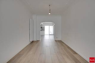 <div><strong>Pre-sale op 23 en 24 juli - enkel op afspraak.</strong></div>
<div>
<p><span>Op zoek naar een ruime woning met tal van mogelijkheden op een centrale ligging? Dan is deze charmante stadswoning in de Lebeaudystraat 9 te Merksem zeker een bezoek waard.</span></p>
<p><span>Bij het binnenkomen komt u terecht in de gezellige leefruimte, die aansluit op een volledig geïnstalleerde keuken met aansluiting voor een wasmachine. Vanuit de keuken bereikt u het ruime terras, dat zich perfect leent om om te vormen tot een sfeervolle stadstuin waar u in alle rust kunt genieten.</span></p>
<p><span>Op de tussenverdieping bevindt zich de badkamer. De eerste verdieping telt twee volwaardige slaapkamers en ook de tweede verdieping beschikt over twee ruime slaapkamers, waardoor deze woning ideaal is voor een groot gezin, thuiswerk of hobbyruimte.</span></p>
<p><span>Daarnaast is de woning volledig onderkelderd, wat zorgt voor extra bergruimte.</span></p>
<ul></ul>
<p><span>Dankzij de gunstige ligging nabij winkels, scholen, openbaar vervoer en belangrijke invalswegen combineert deze woning een vlotte bereikbaarheid met het comfort van wonen in een aangename buurt.</span></p>
<p><strong>Troeven</strong></p>
<span>4 volwaardige slaapkamers</span><br /><span>Volledig geïnstalleerde keuken</span><br /><span>Groot terras met potentieel voor een gezellige stadstuin</span><br /><span>Kelder aanwezig</span><br /><span>Centrale ligging in Merksem</span><br /><span>Zeer rustige woonwijk</span><br /><span><br />Ideaal voor gezinnen of investeerders</span><br />
<p><span>Interesse? Contacteer Xander op +32 497 18 10 84 of via xander@reds.be</span></p>
</div>