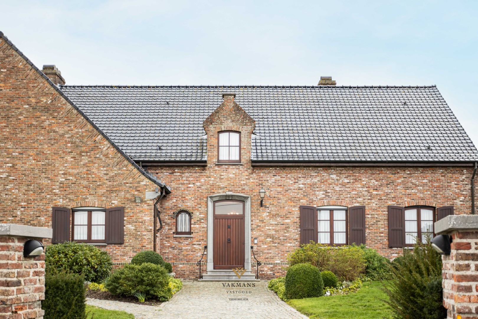 Villa d'une grande élégance sur un terrain de 5000m² dans un cadre recherché - photo 3