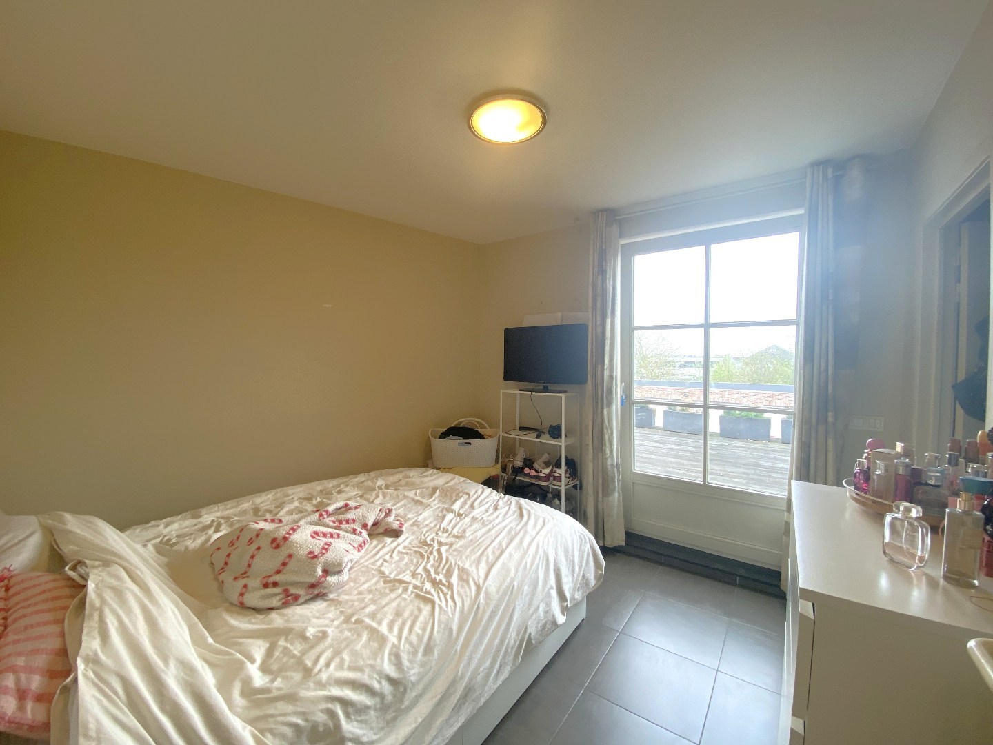 Centraal gelegen appartement met één slaapkamer, groot terras en ruime garage! - foto 5