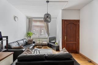 Deze charmante gezinswoning, die nog renovatie vraagt, bevindt zich op wandelafstand van scholen, buurtwinkels, het ziekenhuis en het...