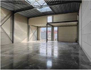 KMO - unit van 253 m² gelegen in de Middelmolenlaan 50 bestaat uit een opslagplaats van 253 m² en een mezzanine van 59 m².De unit ligt in een modern...