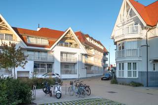 Ruime garagebox aan het Astridplein in Duinbergen. <br /> 