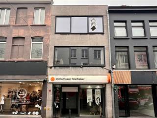 Apartment on the 2nd floor with spacious living room with parquet floor and open kitchen equipped with sink, vitroceramic hob, extractor hood,...