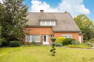 Charmente, karaktervolle ruime woning, 5 slaapkamers, garage met ruime omheinde tuin te Tremelo. Bent u op zoek naar een ruime woning met charme en...