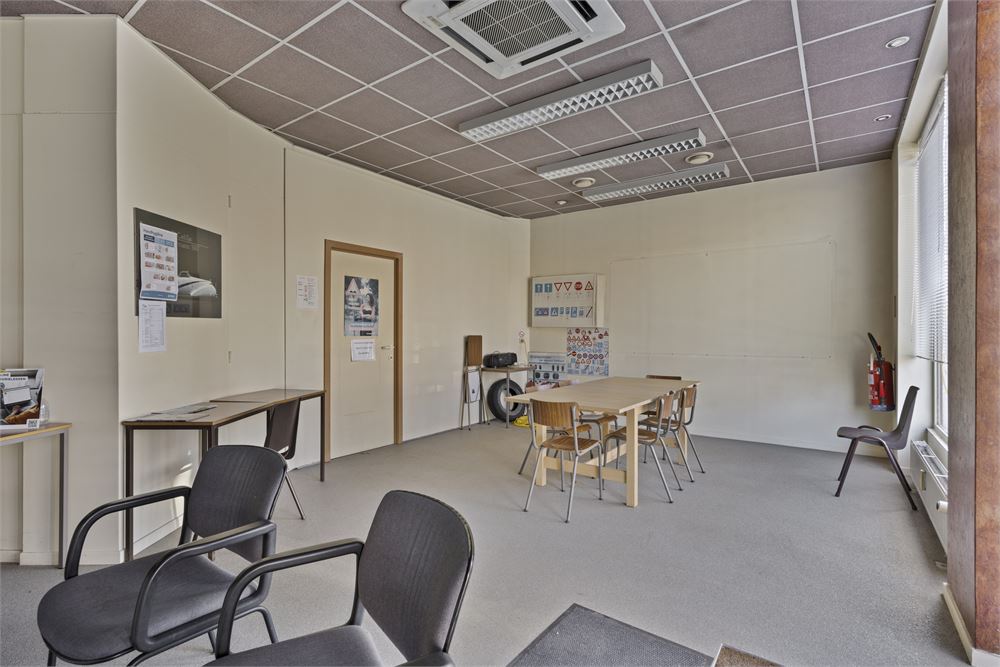 Gelijkvloerse kantoorruimte aan de stadsrand - foto 4
