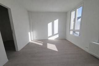 In de Jan De Laetstraat 23 te 2140 Borgerhout wordt een stijlvol één-slaapkamerappartement aangeboden, momenteel in volledige renovatie met oog voor kwaliteit en hedendaags wooncomfort. 

Het appartement zal instapklaar zijn tegen 1 februari 2026.

De woonst is voorzien van aparte meters, wat zorgt voor een transparant en efficiënt energieverbruik. 

Het appartement wordt verhuurd aan een huurprijs van €870 per maand.