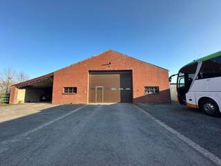 Entrepôt d'environ 800 m² à louer à Bellegem. L'entrepôt est situé dans la Kreupelstraat, une rue secondaire du Doornikserijksweg à Bellegem...