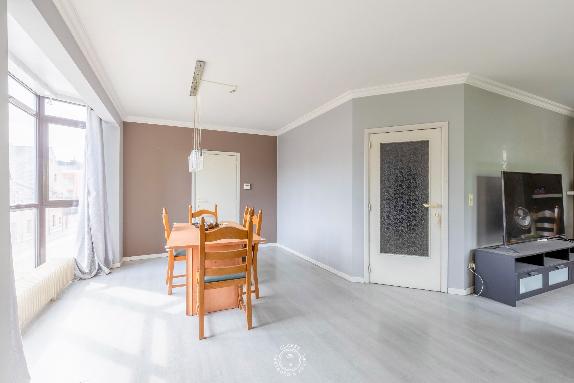 Lichtrijk tweeslaapkamerappartement met autostaanplaats op toplocatie - foto 5