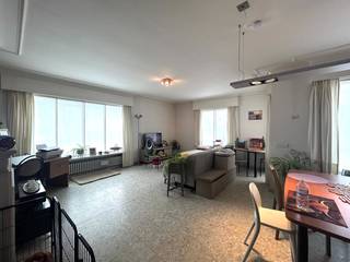 Instapklare, halfopen bebouwing met 3 slaapkamers te Tielt (Meulebeke)!De woning bevindt zich op een steenworp van het centrum van Tielt (Meulebeke)...