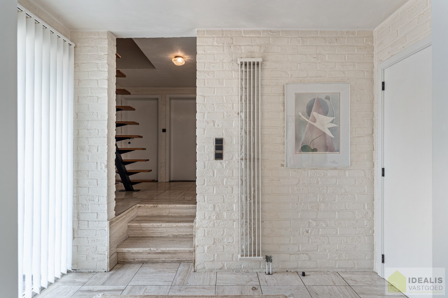 //INVESTERING – NIET VOOR EIGEN GEBRUIK// UITERST GOED ONDERHOUDEN GEZINSWONING OP EEN PRACHTIG, GROEN EN RUSTIG PERCEEL VAN MAAR LIEFST 11A MET LICHTRIJKE WOONKAMER, 3 KNAPPE SLAAPKAMERS, BADKAMER, AFGEWERKTE ZOLDERVERDIEPING EN ONDERGRONDSE GARAGE - foto 5