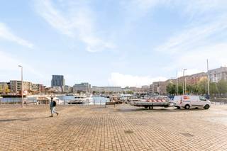 Royale loft gelegen aan 't Eilandje met een schitterend uitzicht over de Jachthaven en het MAS.Via een beveiligde deur heeft men toegang tot de...