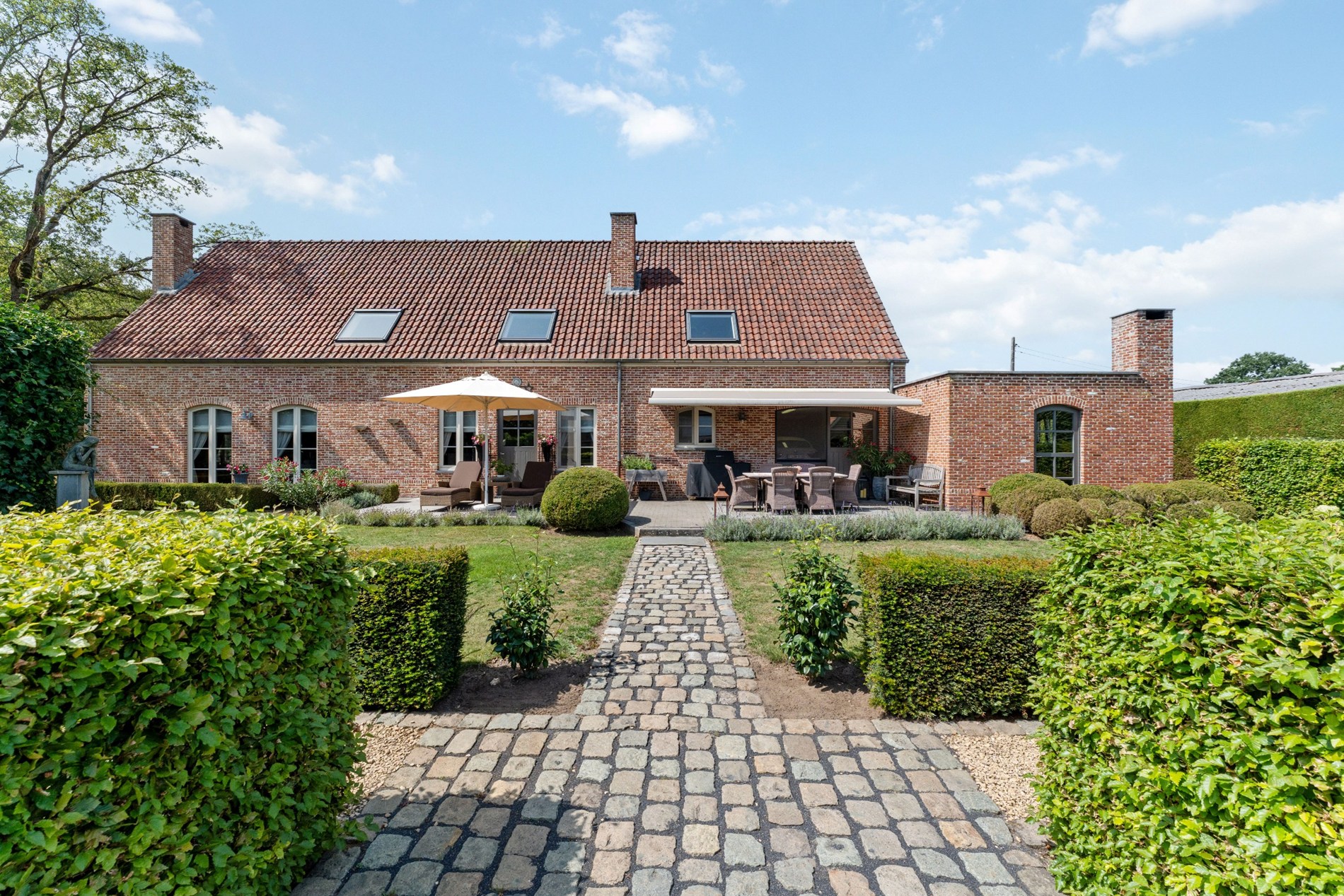 Heropgebouwde langgevelhoeve met bijgebouw op perceel van 1.369m² te Herentals! - foto 2