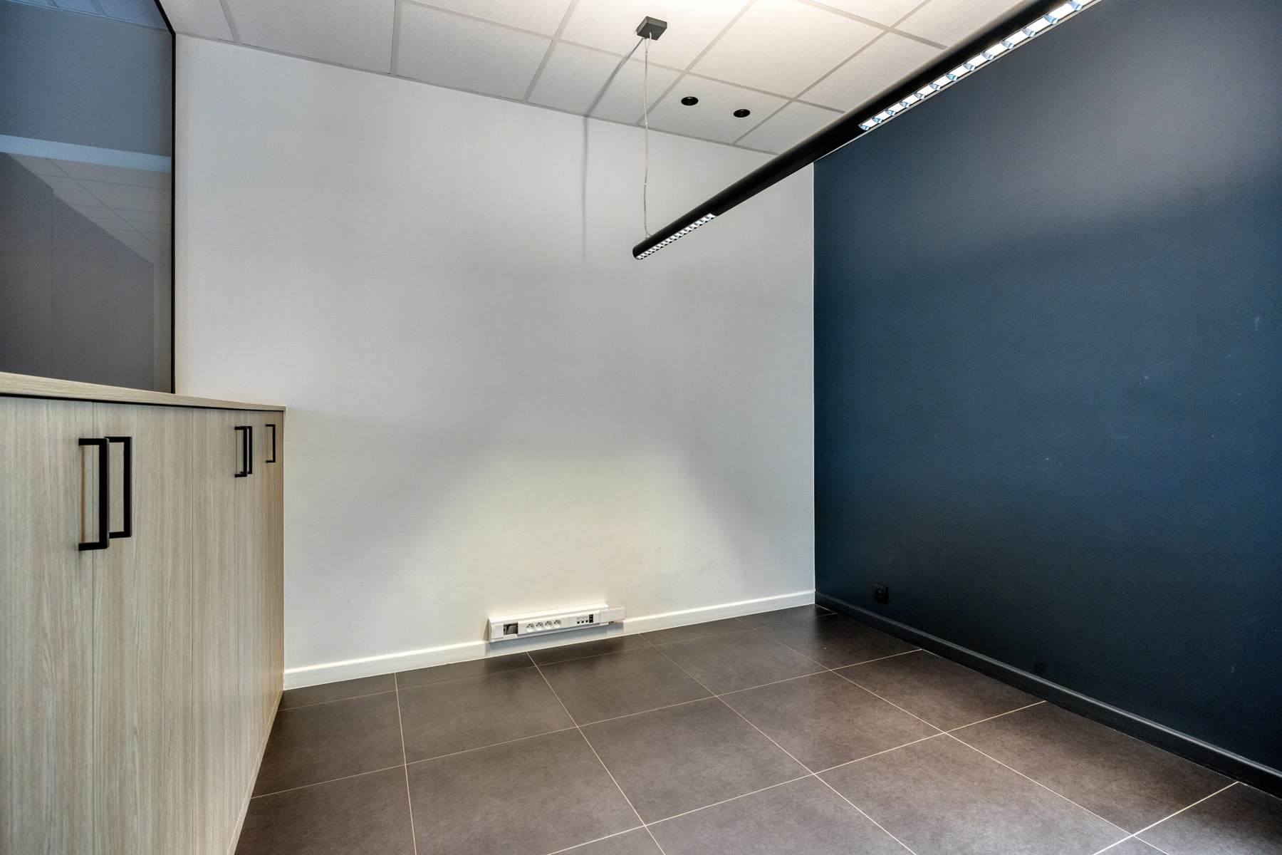 Commercieel gelegen kantoorruimte met moderne voorzieningen. - foto 5