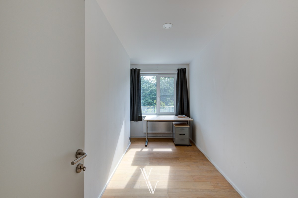 Moderne 2-slaapkamer appartement te huur in Borgerhout, recent gerenoveerd, groot terras en prima ligging! - foto 5