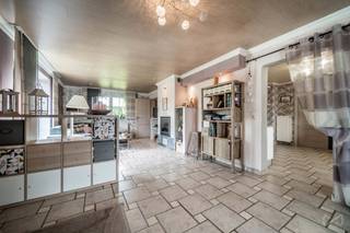 Located in the charming village of Xhoffraix, this magnificent stone house captivates with its authenticity and unique character.The natural stone...