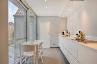 Deze ruime woning in het hart van Lendelede biedt zowel wooncomfort als een commerciële mogelijkheid. De woning beschikt over een aparte kapsalon...