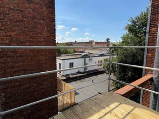 Dit charmante en lichtrijke appartement is gelegen op de tweede verdieping van een kleinschalig gebouw aan de Bredabaan in Merksem, vlakbij...