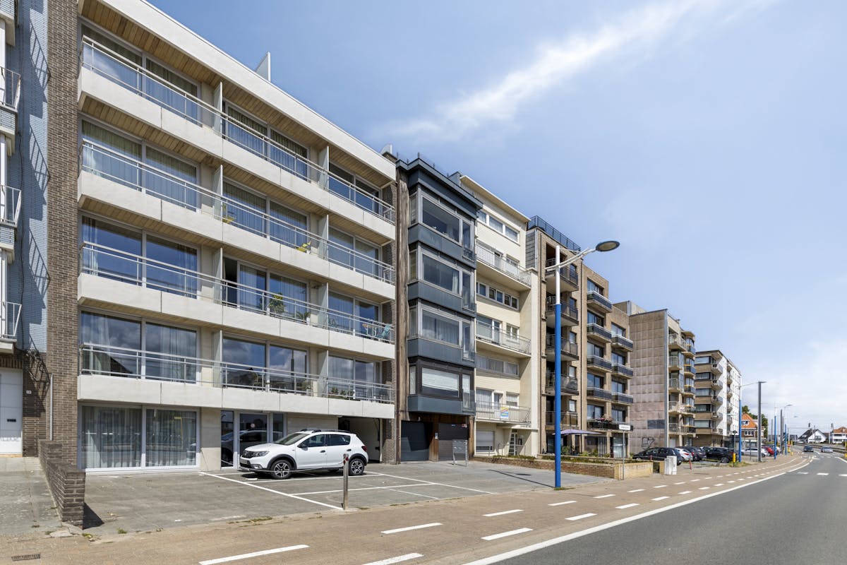 Parking space near the seafront and Elisabeth Square in Koksijde. - photo 2