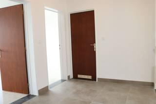 GEZELLIG APPARTEMENT MET 2 SLAAPKAMERS, KELDERBERGING, TERRAS EN GARAGE2de verdieping - ligging in centrum nabij Dorpshart en station met vlotte...