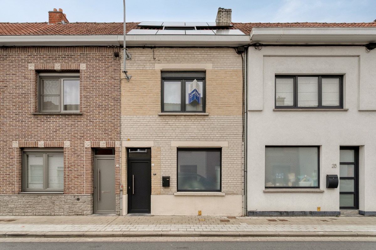 Gerenoveerde woning te koop in Heule met EPC A, conforme elektriciteit en ruime slaapkamers. - foto 3
