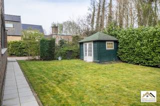 Deze charmante gelijkvloerse woning met hellend dak is rustig gelegen in een aangename woonwijk in Heusden en biedt een mooie combinatie van...