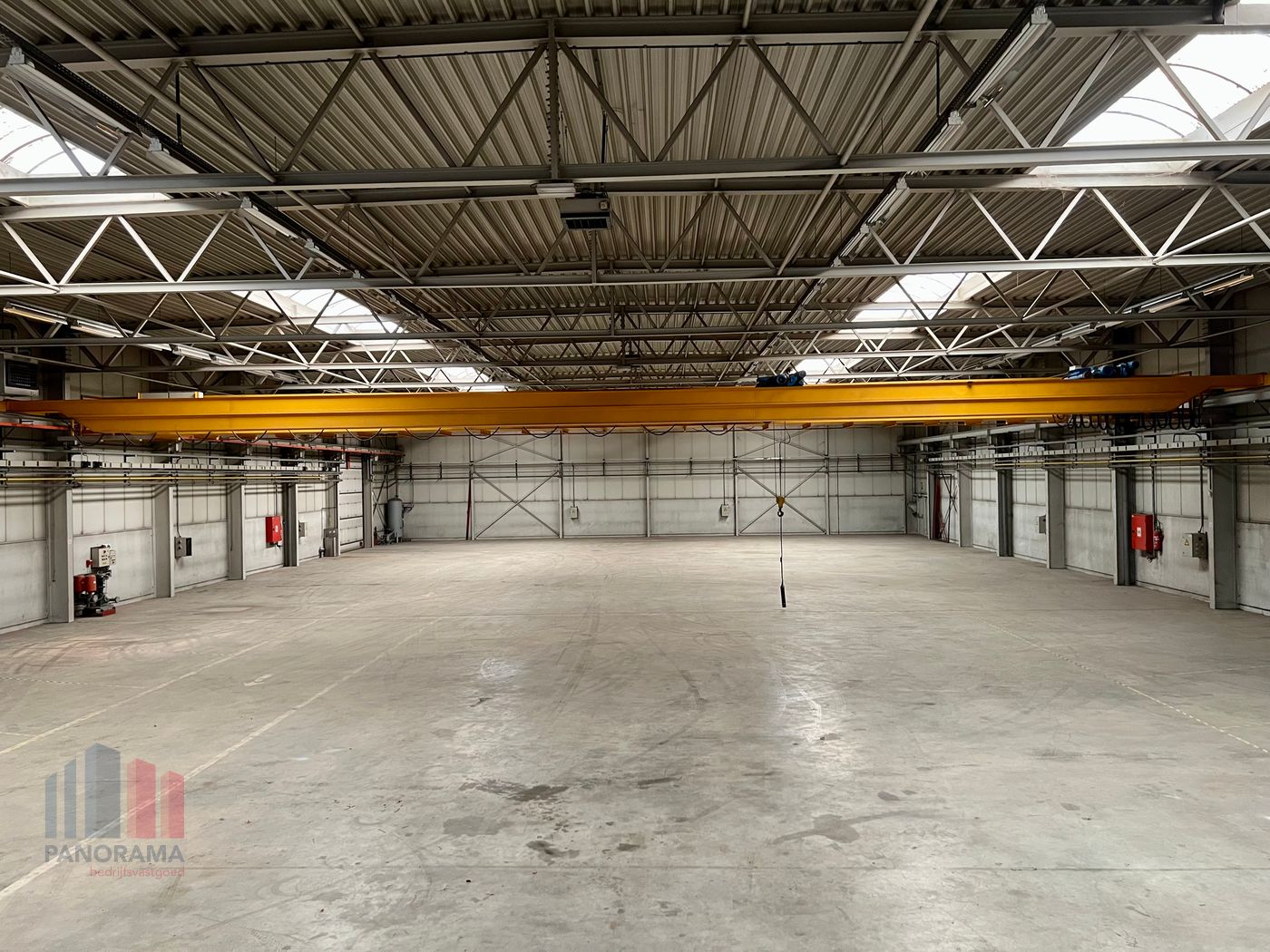 Ready-to-move-in commercial space with offices and living quarters in a strategic location - photo 5