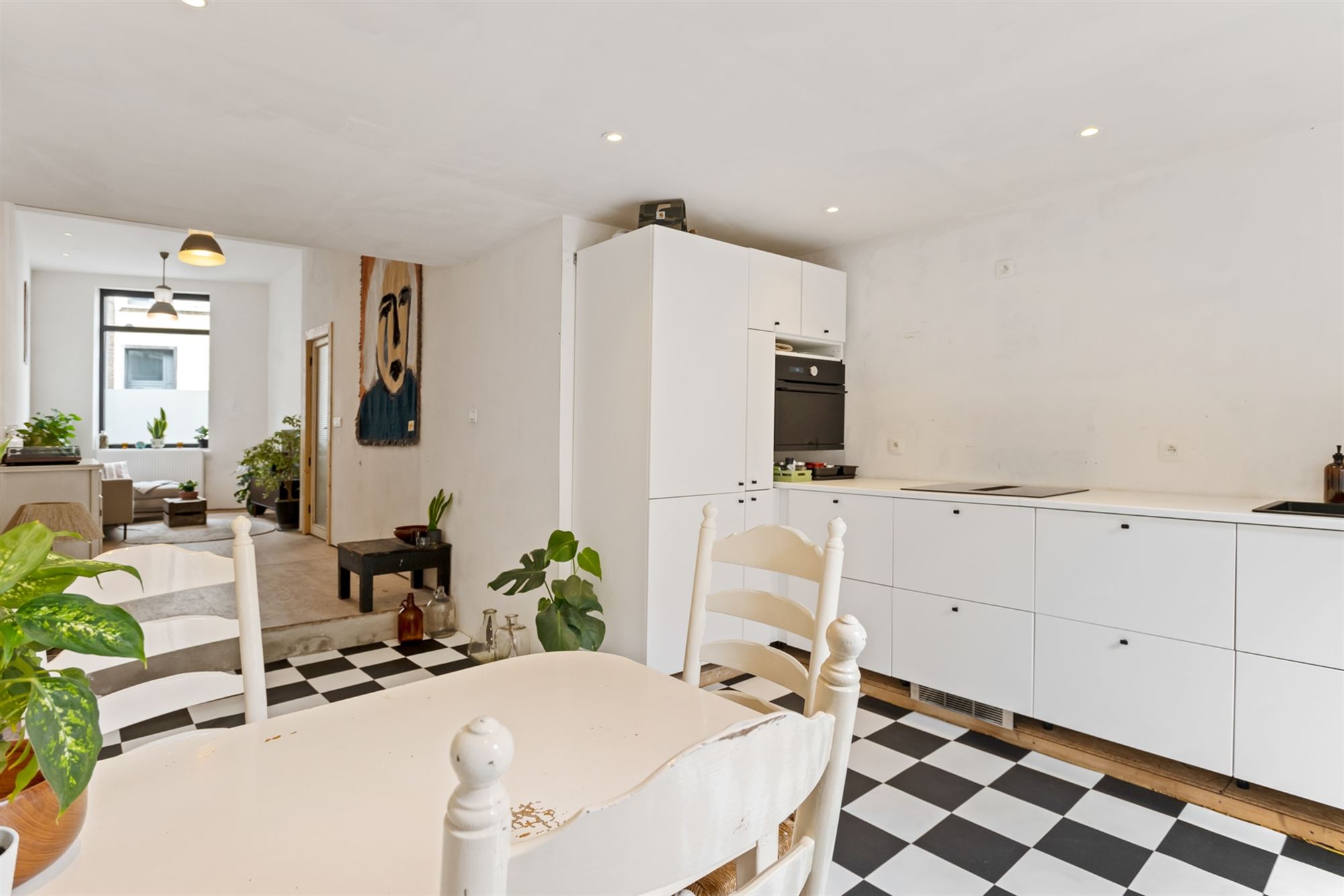 Huis met 5 slaapkamers en tuin, verder af te werken naar eigen smaak. - foto 4