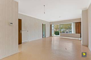 Charmant 2 slaapkamer appartement met 2 terrassen op toplocatie!Dit charmant appartement bevindt zich op de eerste verdieping van een kleinschalig...