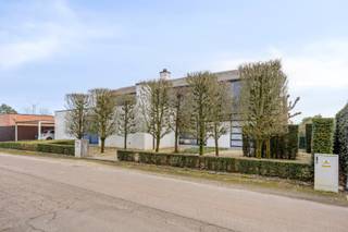 Droomt u ervan om elke dag het vakantiegevoel te ervaren en te wonen aan een prachtig privémeer van maar liefst 95 hectare, op een bijzonder...