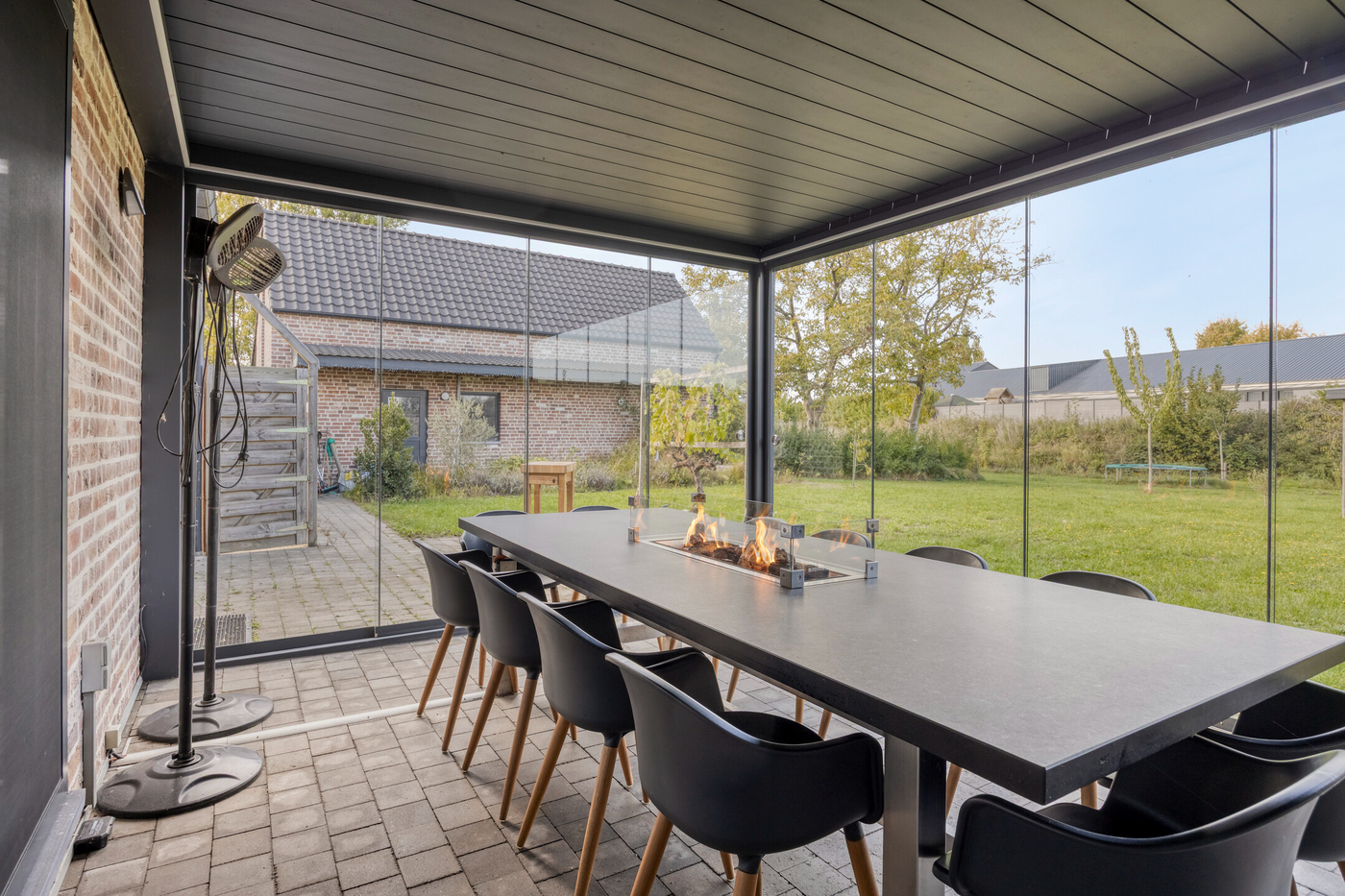 Ruime gezinswoning met bijgebouw, stallen en weiland in uitstekende staat - photo 4