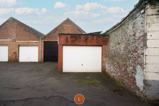 Garagebox in complex te koop in de Stationsstraat in Menen.<br /><br />Ideaal voor <strong>eigen gebruik </strong>of als <strong>investering</strong>.<br /><br />