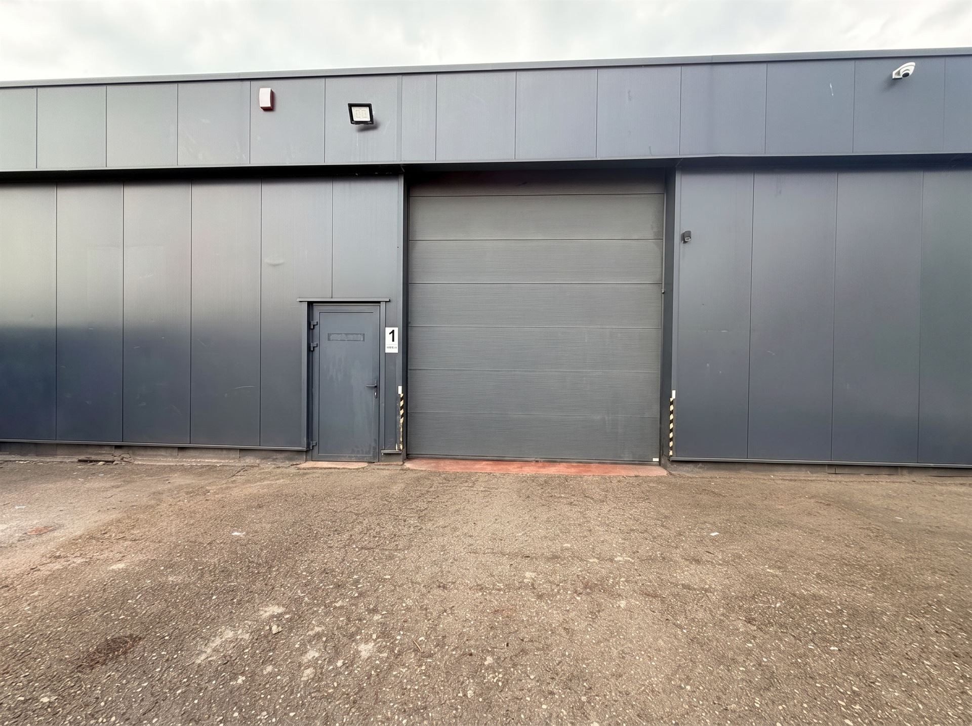 Commercial à louer à Maasmechelen - photo 1