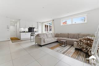 <p>Te koop: recent energiezuinig appartement in het centrum van Roeselare, gelegen in een rustige doodlopende straat.</p>

<p> </p>

<p>Dit recent appartement (bouwjaar 2016) beschikt over één slaapkamer en combineert comfort met een gunstige ligging. Dankzij het EPC-label B geniet je van een lage energiekost. De centrale locatie zorgt voor vlotte toegang tot scholen, winkels en openbaar vervoer. Bovendien is het appartement momenteel verhuurd, wat een mooi rendement biedt voor investeerders.</p>

<p> </p>

<p>Belangrijkste ruimtes:<br />• Woonkamer met veel lichtinval en aangename indeling<br />• Moderne keuken met praktische opbergmogelijkheden<br />• Slaapkamer met voldoende ruimte voor een dubbel bed<br />• Badkamer met inloopdouche en wastafel<br />• Berging voor extra opslag<br />• Inkomhal</p>

<p> </p>

<p>Troeven:<br />• Energiezuinig recent appartement met 1 slaapkamer<br />• Centrale ligging in doodlopende straat<br />• Verhuurd met aantrekkelijk rendement voor investeerders</p>

<p> </p>

<p>Neem vandaag nog contact op met je ERA-makelaar voor een bezoek.</p>

<p> </p>

<p>JOUW DROOMAPPARTEMENT. ZO GEVONDEN!</p>