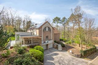 Ontdek deze prachtige vrijstaande villa, rustig gelegen op de Middelberg te Rotselaar, in een groene en gegeerde omgeving. De woning...