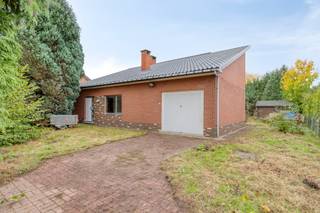 Toestand:Deze te renoveren woning is discreet achterin gelegen waardoor je kan genieten van rust en privacy. De woning biedt een goede basis met tal...