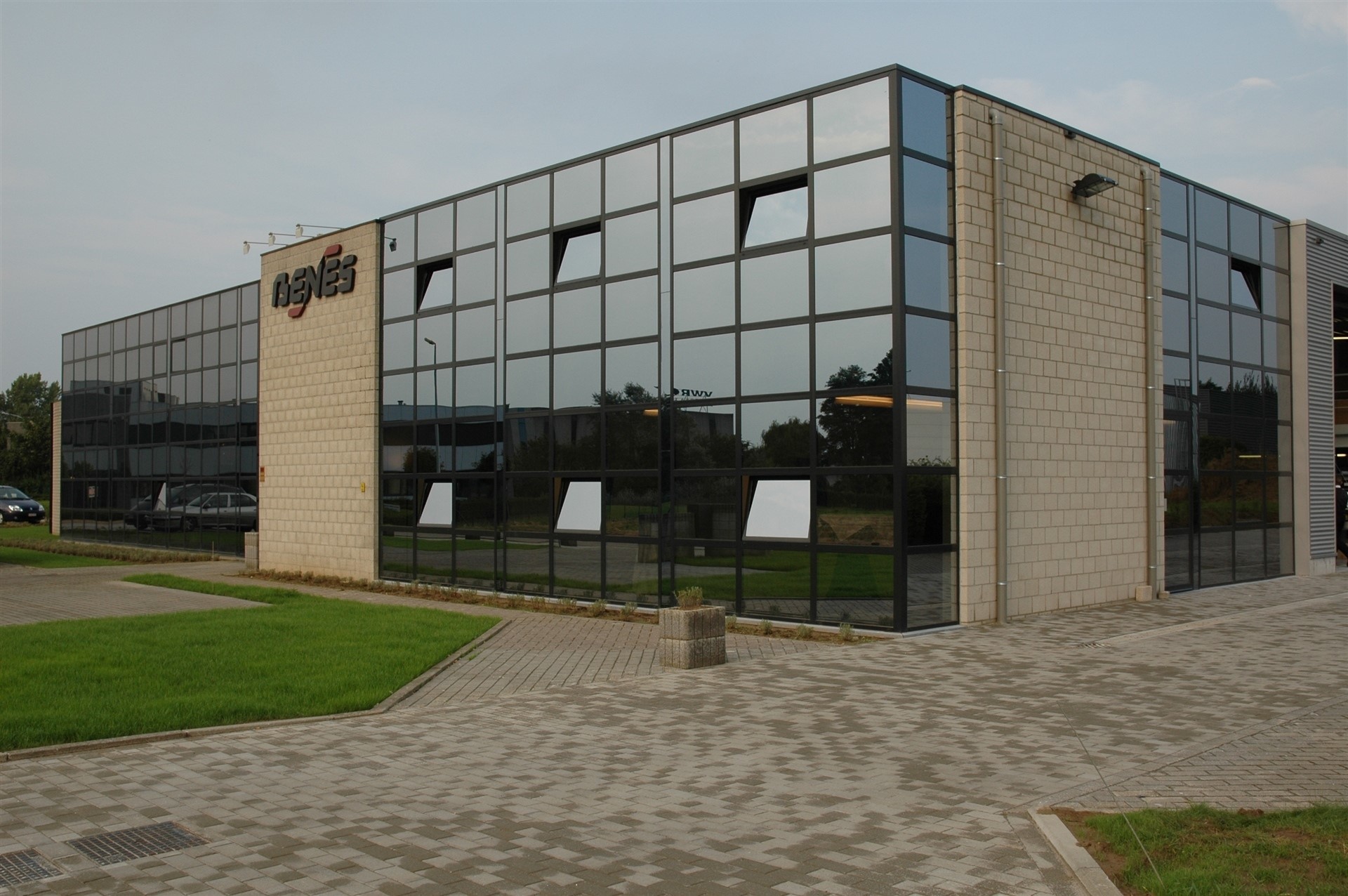 Offices at a prime location - photo 3