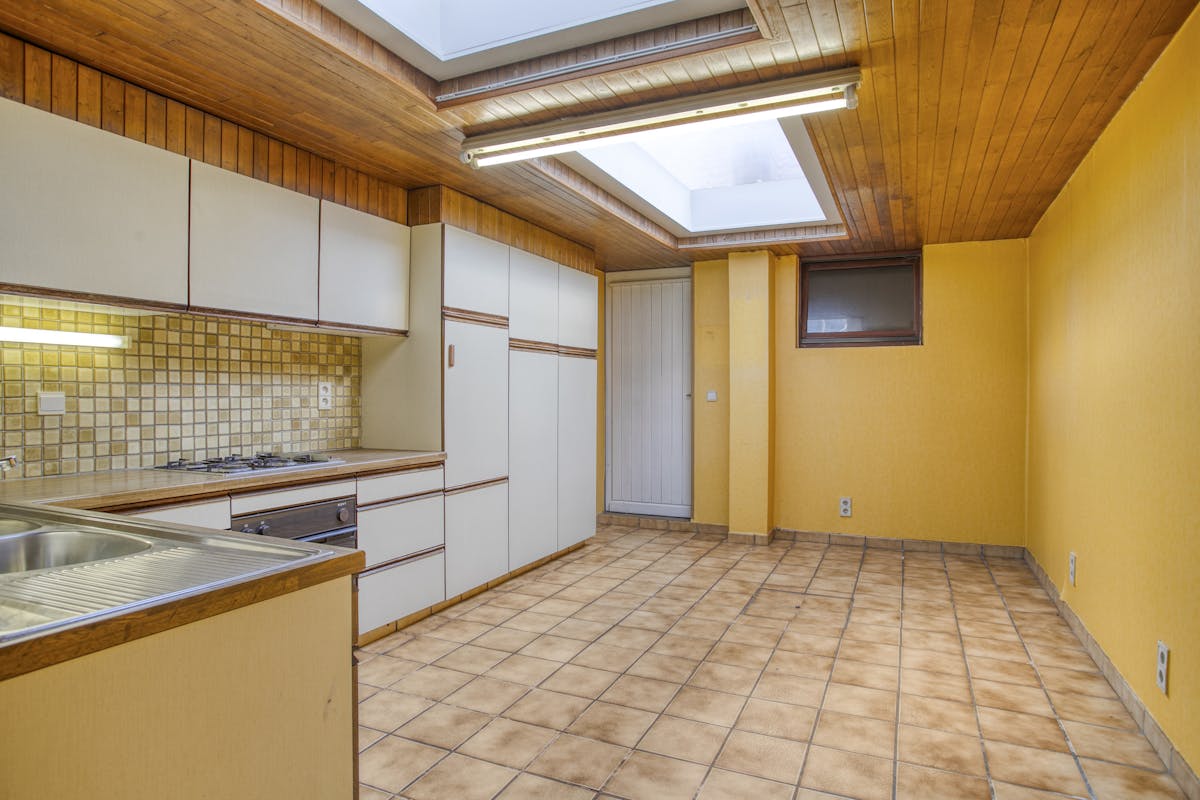 Maison de 2 chambres à rénover à vendre à Courtrai ! - photo 4