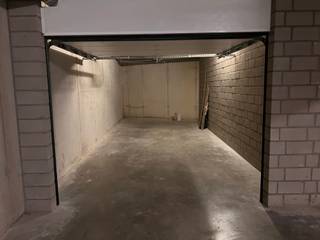 Een felbegeerde parkeerplaats in de drukke badstad gezocht? Wij bieden u de toegang aan tot het volledig afgesloten garagecomplex.Het betreft hier...