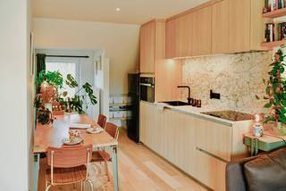 Sommige plekjes voelen meteen goed. De Smetsstraat is er zo eentje van: een rustige doodlopende straat in Deurne, aan het Te Boelaerpark. Je...