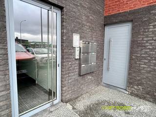 In Meerbeke ligt dit instapklare, gelijkvloerse appartement in de moderne en verzorgde Residentie Denderveld. Het appartement bevindt zich aan...