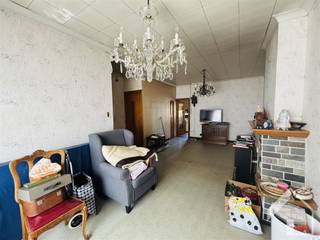 Volledig te renoveren woning, met zij-ingang (troef!), op een perceel van 115m2 in het centrum van Duffel, op wandelafstand van winkels, scholen...