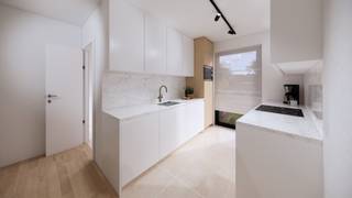 Ontdek Uw thuis met 3-slpk (incl. autostaanplaats) te Blankenberge.
✔ Een appartement met alle voordelen van een woning

Op zoek naar een moderne en energiezuinige thuis op een centrale locatie? Ons nieuwbouwproject in Blankenberge combineert comfort, stijlvolle architectuur en een rustige omgeving. Elke entiteit beschikt over een privé tuin die via een tuinpoort uitkomt op een ruime groene leefomgeving.

Wat kunt u verwachten?
✔ Drie slaapkamers
✔ Moderne badkamer
✔ Praktische berging
✔ Terras met private tuin
✔ Private Fietsenberging
✔ Autostaanplaats

Daarnaast zetten we in op energiezuinig wonen: alle entiteiten zijn voorzien van vloerverwarming op een warmtepomp, wat zorgt voor een aangenaam binnenklimaat en lagere energiekosten.

U heeft nog de volledige vrijheid om uw woning volledig naar wens af te werken. Maak nu nog uw keuzes op vlak van: ✔ Sanitair ✔ Vloeren ✔ Badkamer ✔ Keuken

Wij staan garant voor:
✔ Persoonlijke afwerking – kies uit hoogwaardige materialen om uw woning naar wens in te richten.
✔ Persoonlijke begeleiding – als familiaal bedrijf bieden we een aanpak op maat en staan we klaar om u te begeleiden.

Graag nemen wij de tijd voor een afspraak ter plaatse of in onze toonzaal waar u alle keuze mogelijkheden kan ontdekken.

Contacteer ons vrijblijvend voor meer informatie:
050 43 56 12
bouw@boarte.be

Plannen en beschikbaar zijn te bekijken op onze website: boarte.be.