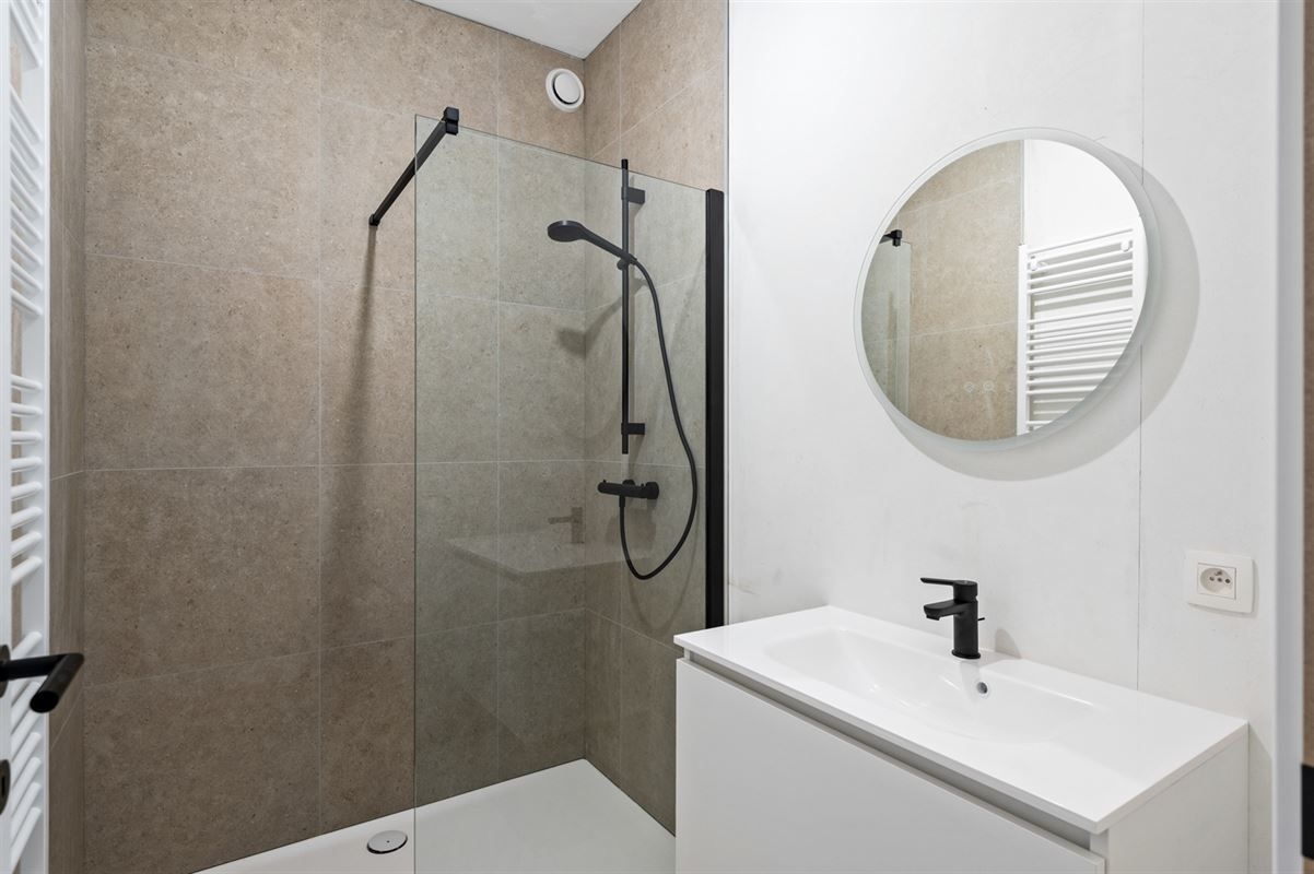 Stijlvol gerenoveerd gelijkvloersappartement op toplocatie in Mariaburg ! - foto 5