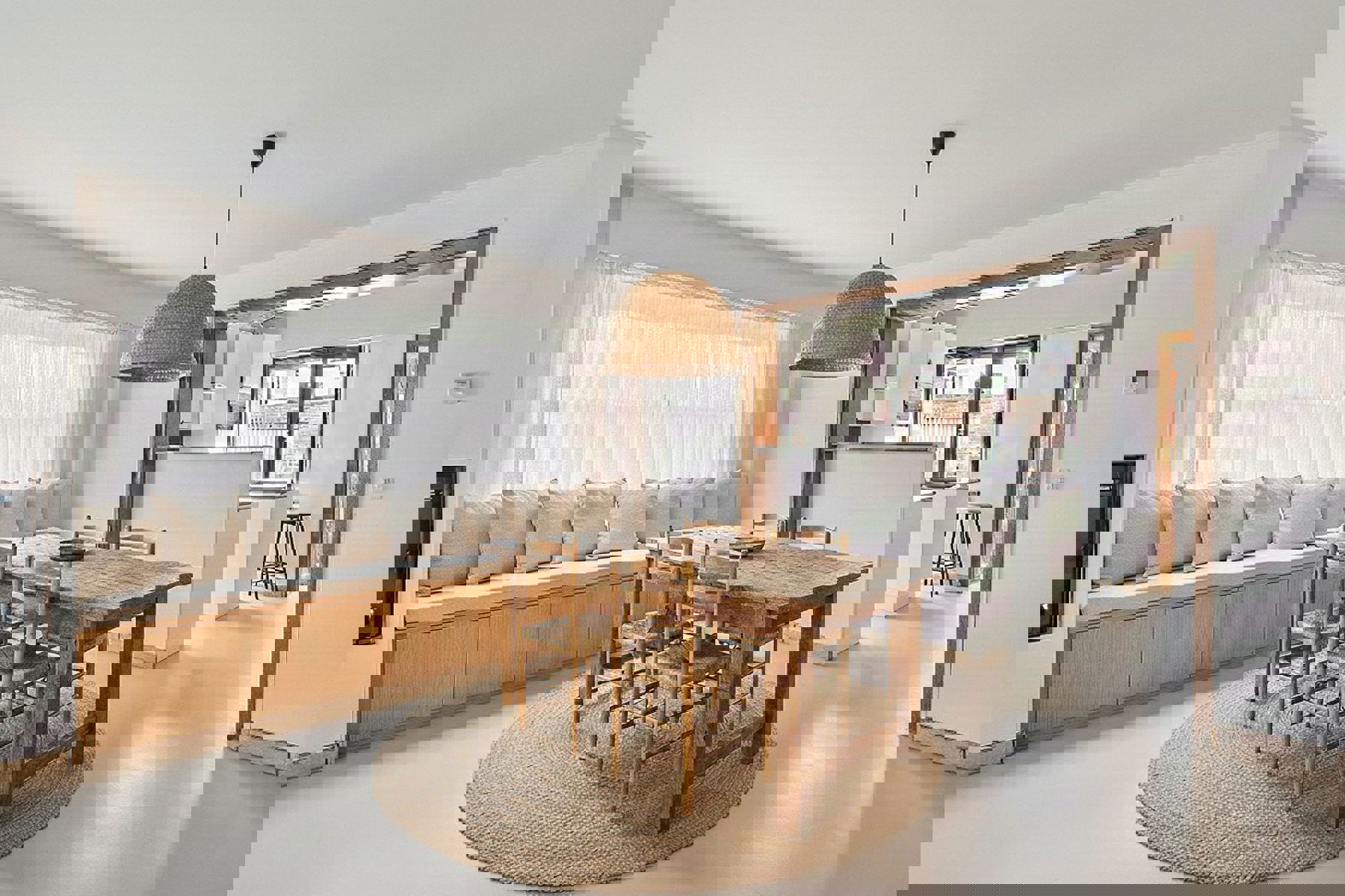 Lichtrijke woning met ruime indeling en sterk potentieel - foto 5