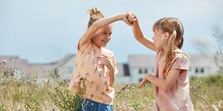 Lot 88: Deze halfopen bouwgrond zonder bouwverplichtingheeft een perceel van 372 m². De bouwgrond is gelegen in de groene rand van Gent. De Dreef biedt niet alleen een mooie mix van bouwstijlen: je leeft er rustig tussen dorp en stad, in een groene enclave die verbonden is met alle voorzieningen. Zo ligt de gezellige buurt op fietsafstand van scholen, winkels en het station. <br /><br />Interesse of vragen? Meer info op matexi.be/oostakker of contacteer vrijblijvend onze sales consultant op 09 298 11 05<br />