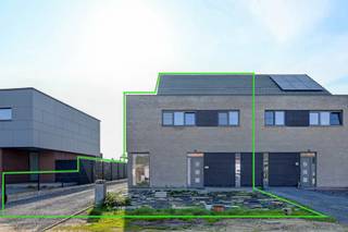 Deze hedendaagse gezinswoning in oostham combineert strakke architectuur met een uiterst praktische indeling.De woning beschikt over een lichtrijke...